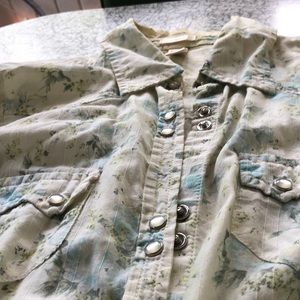 Beloved Old Navy country floral snap up shirt